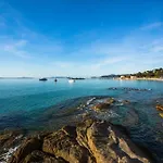 T2 Tout Confort Proche Plage, Climatisation, Parking Inclus * Le Lavandou