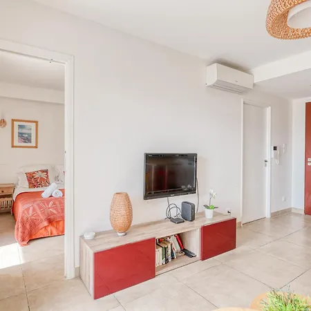 T2 Confort Proche Plage, Climatisation, Parking Inclus
